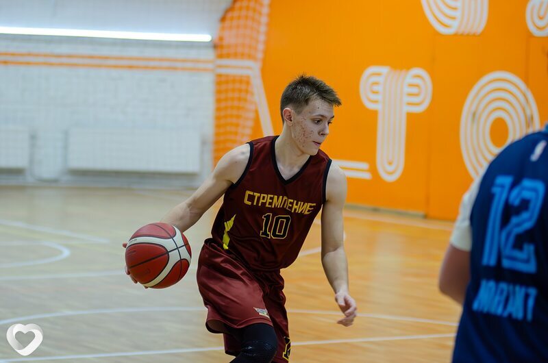 Александр, 18, Санкт-Петербурге — анкета №3707375