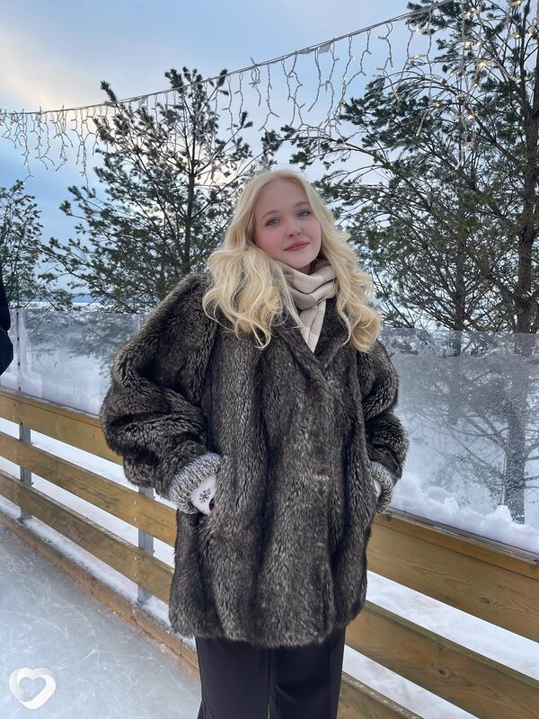 Даша, 18, Санкт-Петербурге — анкета №3745742