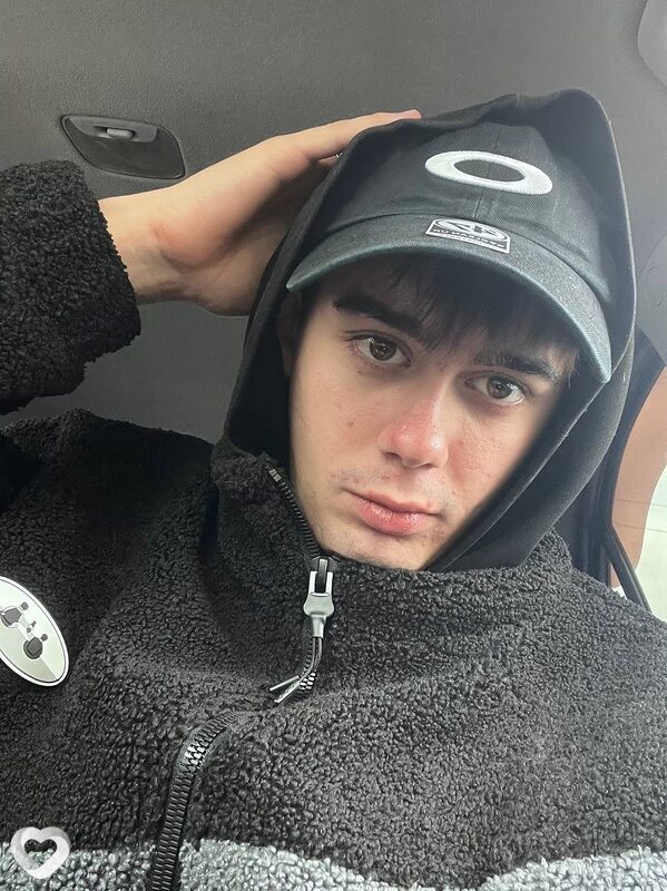 Ярослав, 19, Барнауле — анкета №3749287
