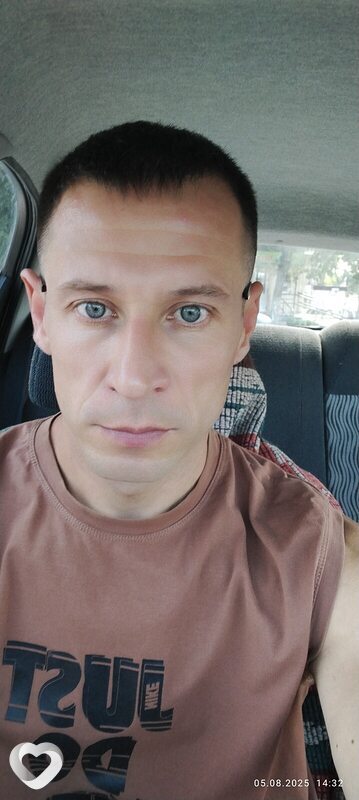 Максим, 31, Снежном — анкета №3753492