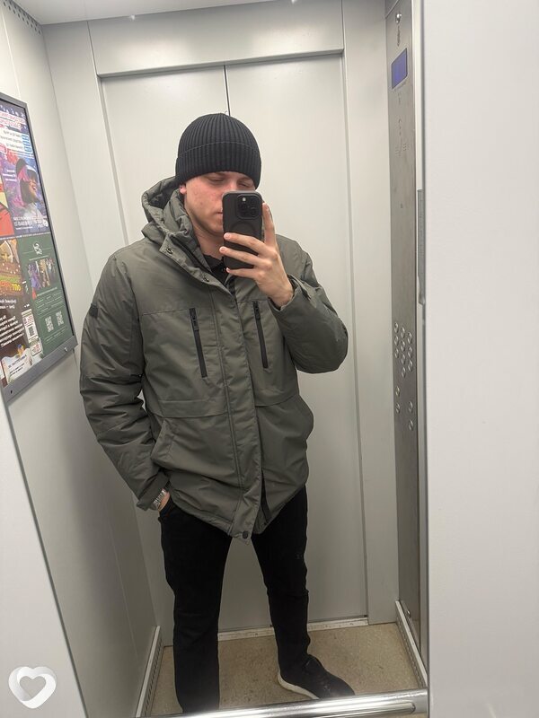 Максим, 24, Снежном — анкета №3753663