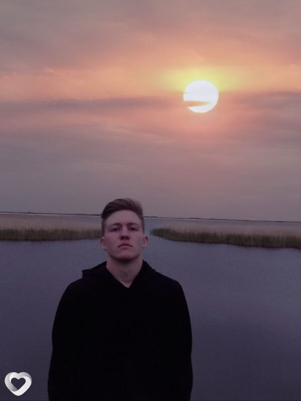 Артём, 21, Енакиеве — анкета №3757031