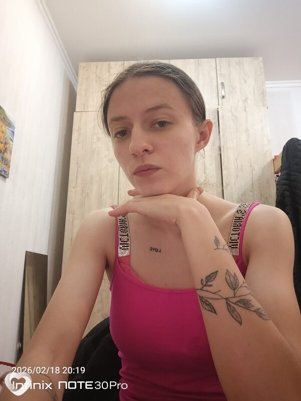 Аня, Глухов