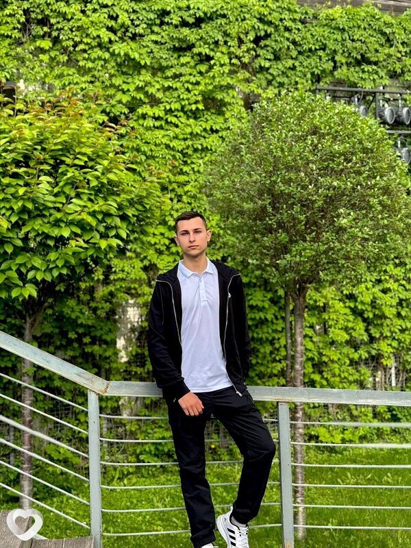 Максим, 21, Ростове-на-Дону — анкета №3771506