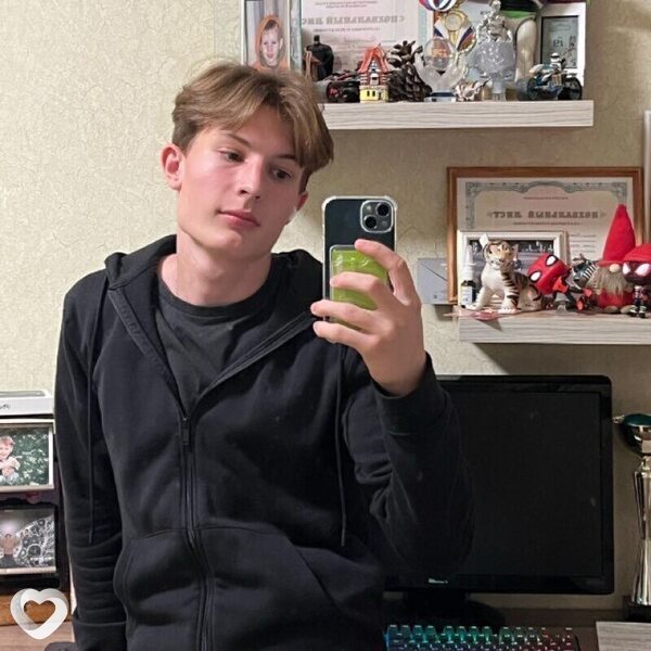 Михаил, 19, Москве — анкета №3772018
