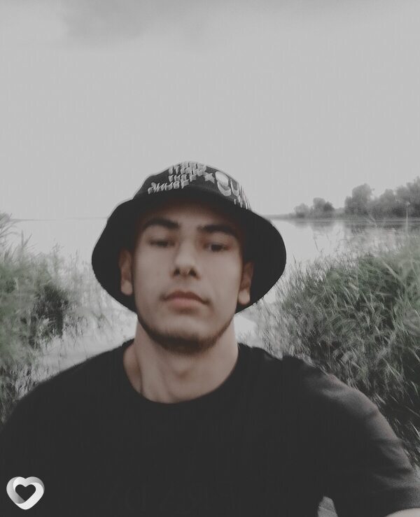 Артем, 22, Энгельсе — анкета №3772655