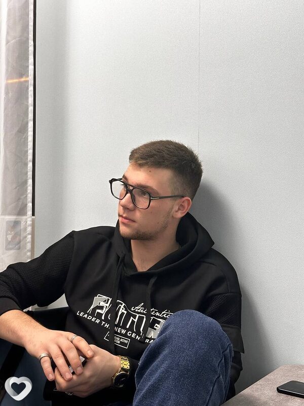 Александр, 19, Луганске — анкета №3775087
