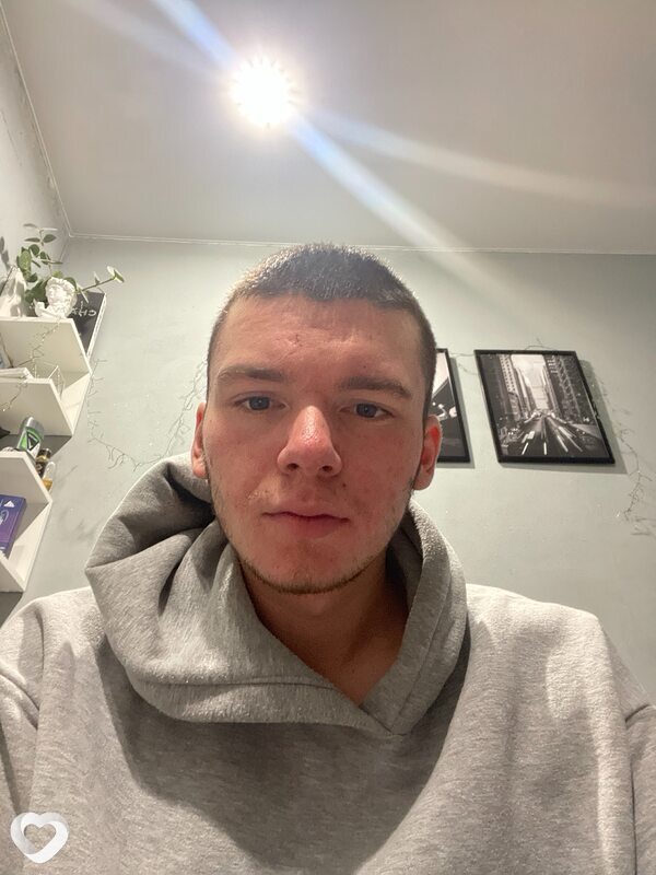 Михаил, 22, Новомосковске — анкета №3775976