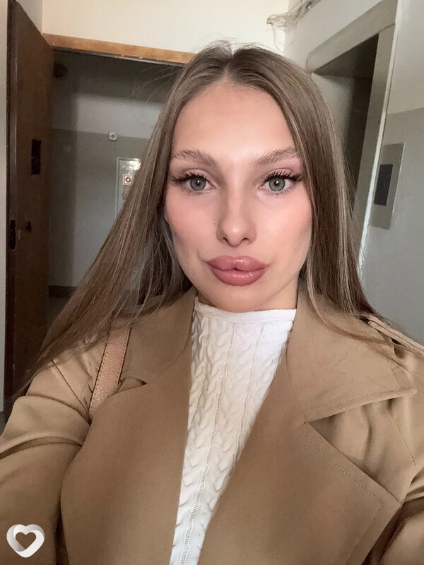 Аня, 21, Ярославле — анкета №3783581