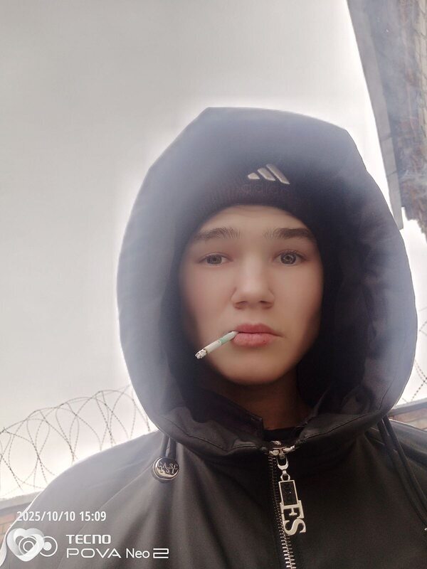 Артём, 19, Барнауле — анкета №3786651