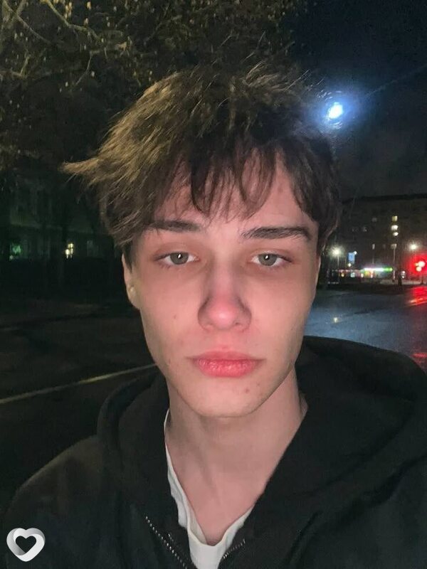Михаил, 18, Минске — анкета №3792127