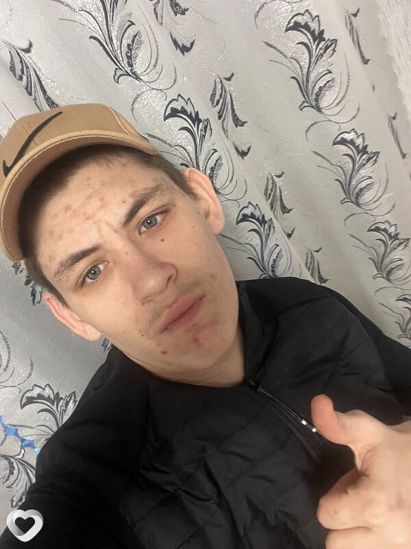 Артем, 20, Саратове — анкета №3804928