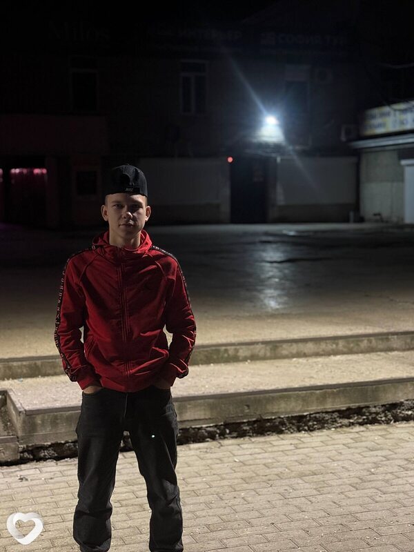 Артур, 23, Абакане — анкета №3807890