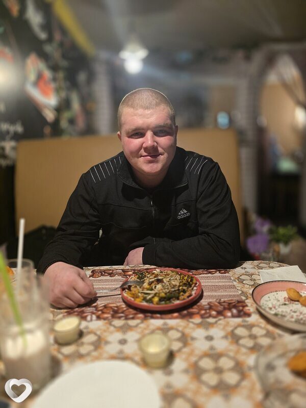 Кирилл, 26, Снежном — анкета №3808711