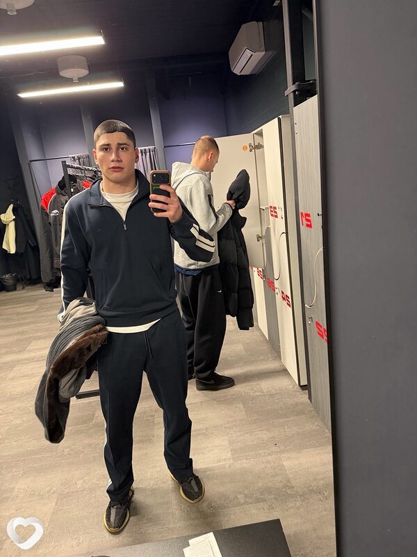 Артур, 23, Снежном — анкета №3816200