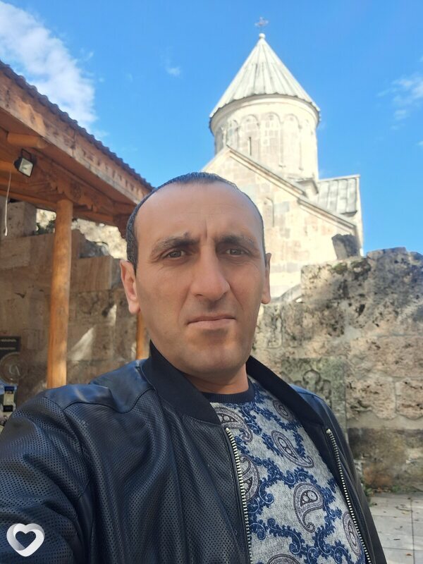 Оганнэс, Армянск