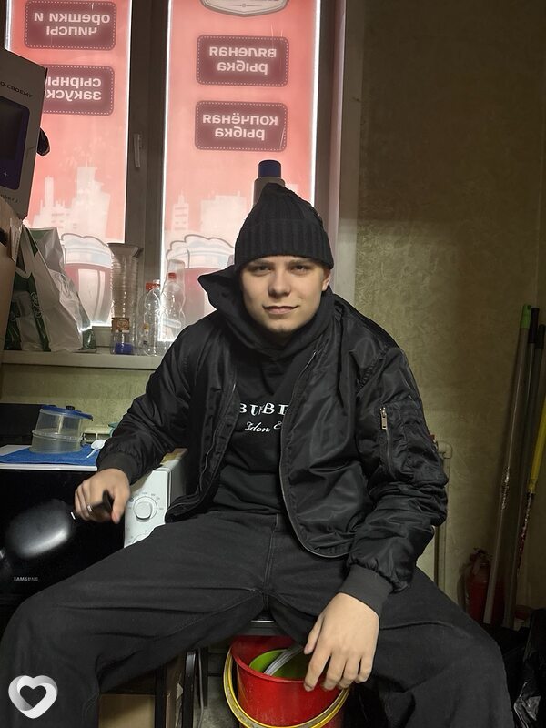 Илья, 18, Барнауле — анкета №3816572