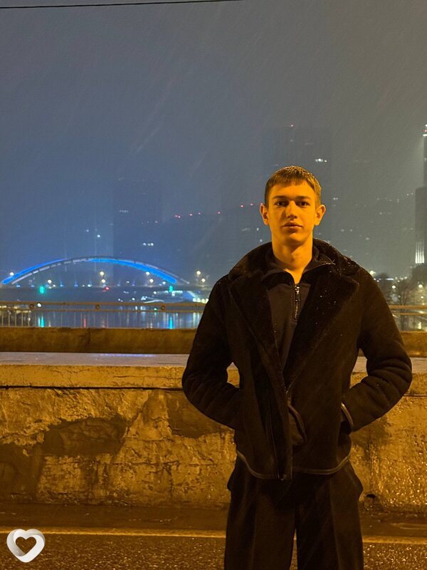 Денис, 21, Москве — анкета №3819142