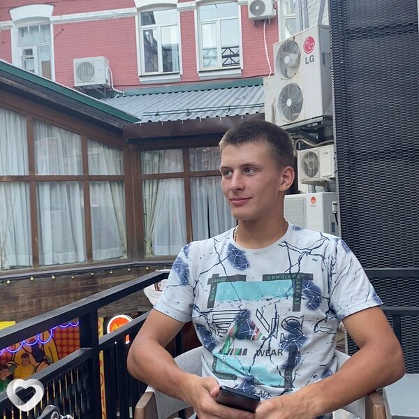 Макс, 21, Энгельсе — анкета №3823779
