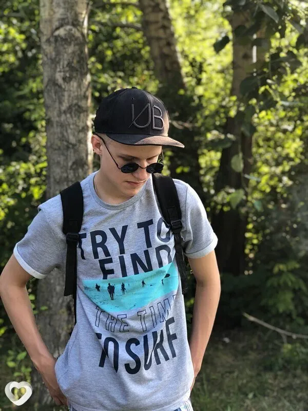 Михаил, 23, Москве — анкета №3825263