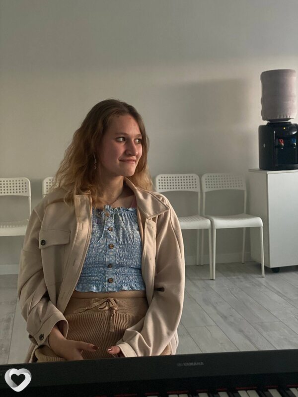 Катя, 21, Барнауле — анкета №3827910