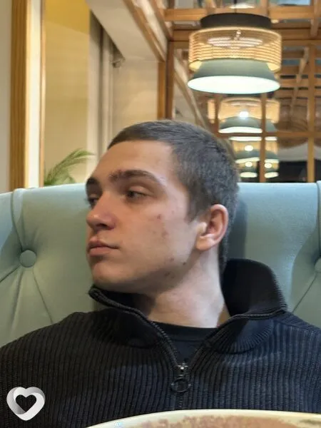 Артем, 22, Барнауле — анкета №3832721