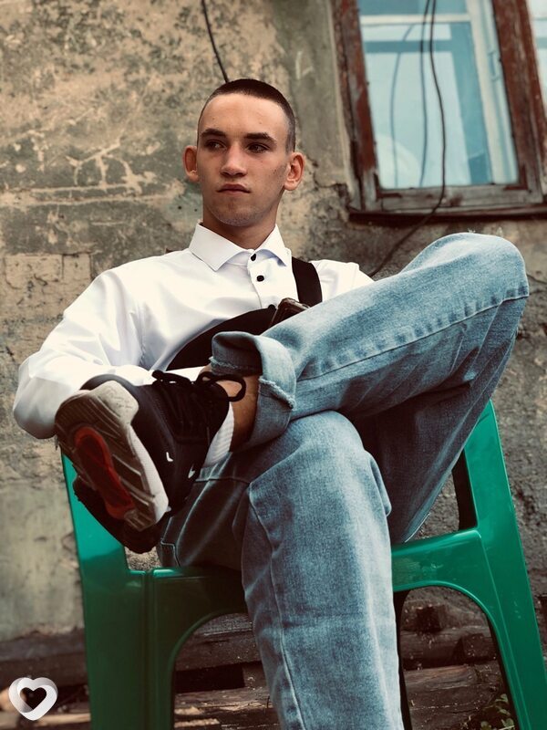 Михаил, 19, Челябинске — анкета №3835441