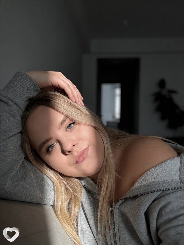 Юлия, 22, Великом Новгороде — анкета №3839839
