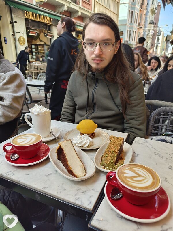 Максим, 22, Москве — анкета №3846398