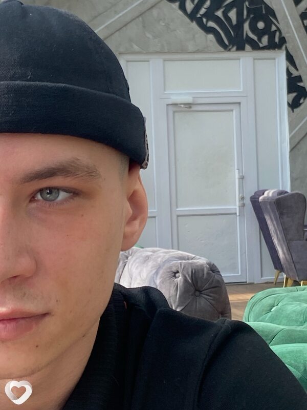 Кир, 21, Тюмени — анкета №3846682