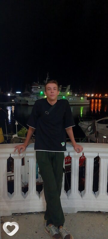 Максим, 21, Адлер — анкета №3852298
