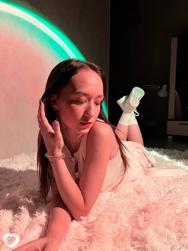 Алена, 21, Нижневартовске — анкета №3863995