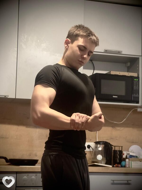Александр, 18, Москве — анкета №3873878