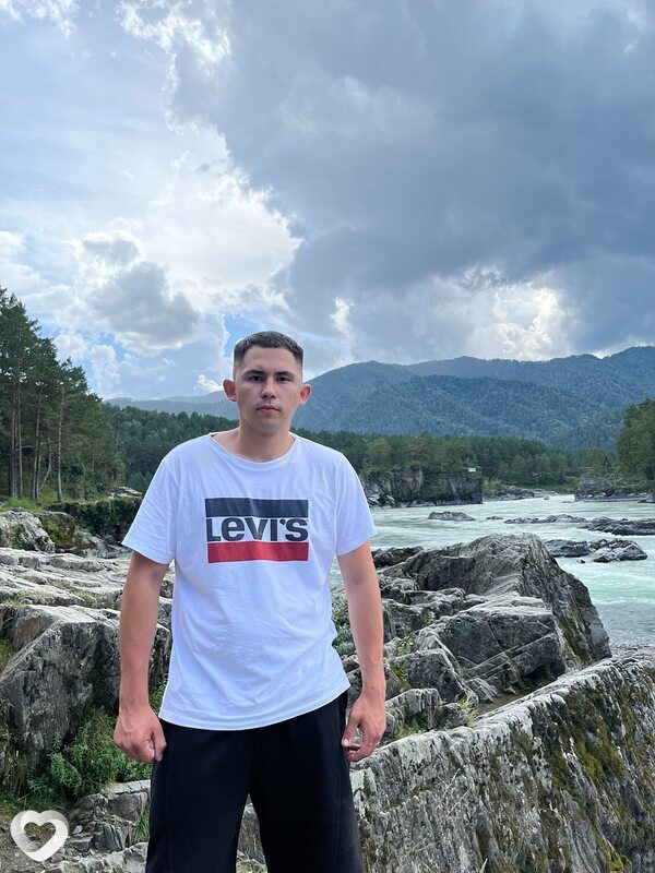 Антон, 21, Новосибирске — анкета №3875597