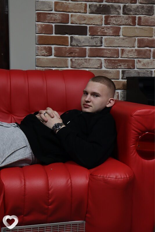Илья, 18, Новосибирске — анкета №3879159