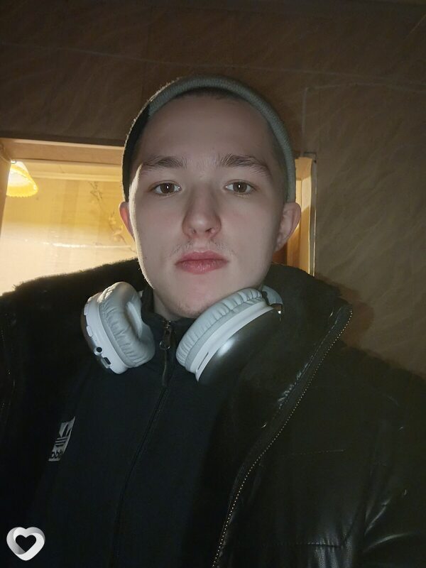 Максим, 20, Асбесте — анкета №3880237