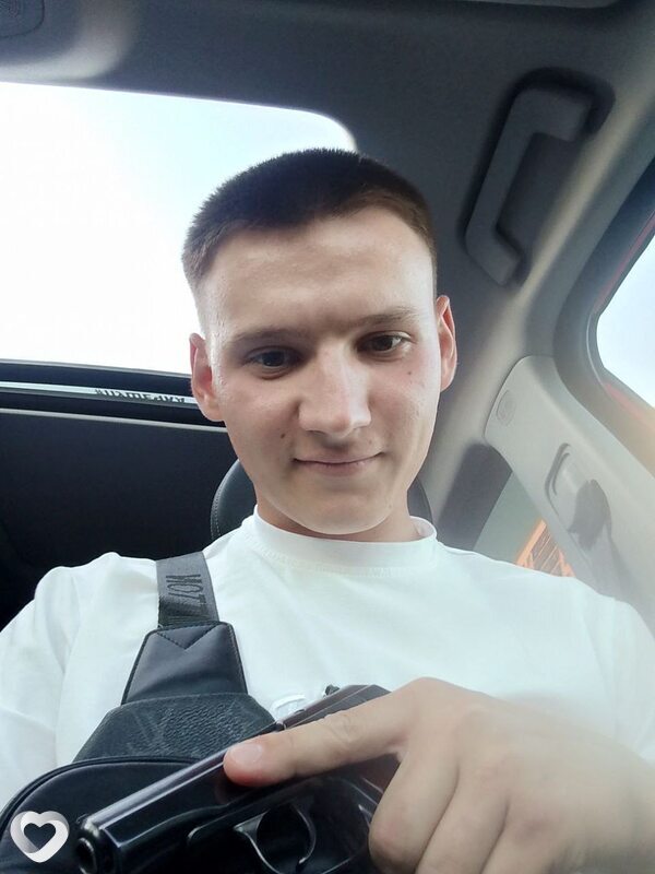 Максим, 21, Москве — анкета №3882333