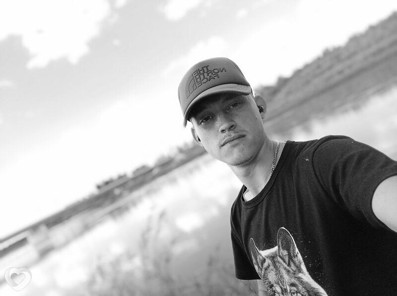 Максим, 21, Барнауле — анкета №3883583