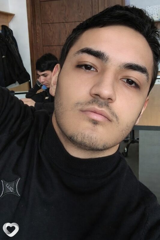 Акбар, Баку
