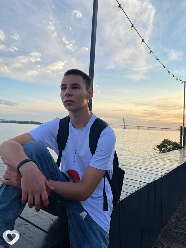 Кирилл, 18, Абакане — анкета №3885627