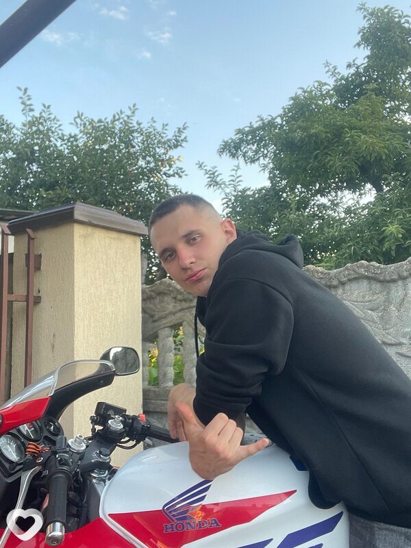 Илья, 22, Бресте — анкета №3887845