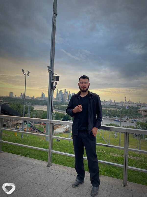 Али, Москва