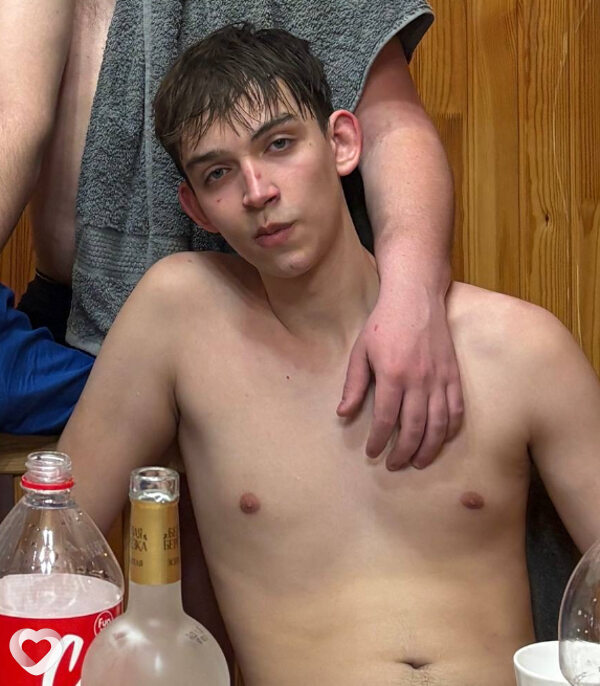 Артур, 19, Барнауле — анкета №3904563