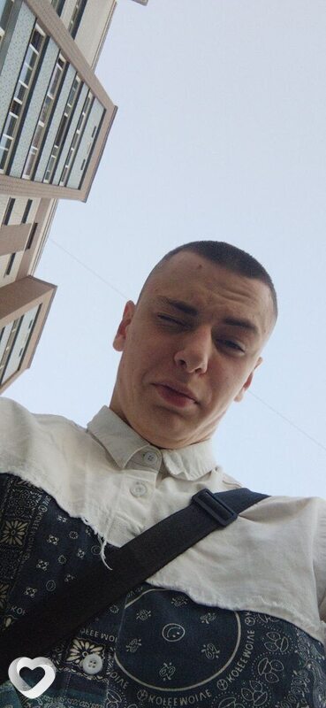 Виктор, 18, Барнауле — анкета №3912124