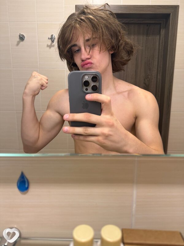 Дмитрий, 18, Омске — анкета №3916551