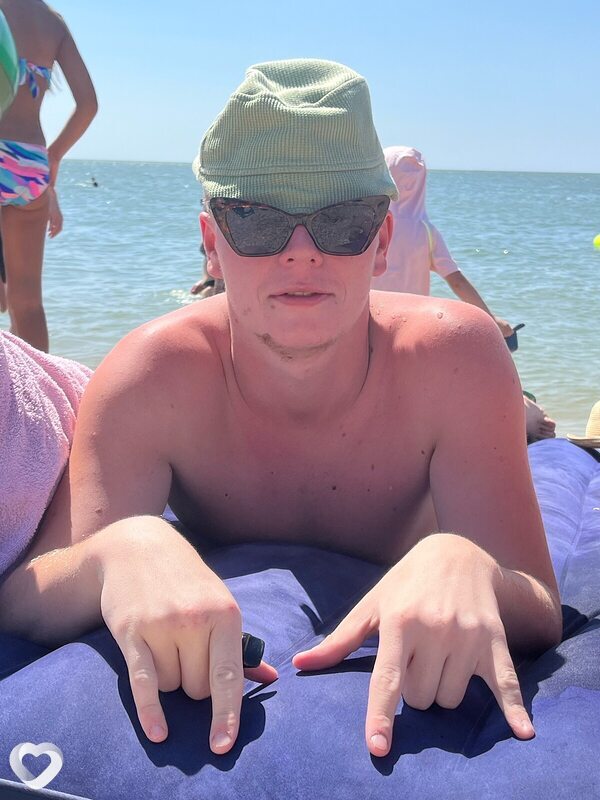 Илья, 22, Донецке — анкета №3921648