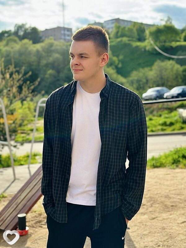 Артём, 19, Смоленске — анкета №3927209