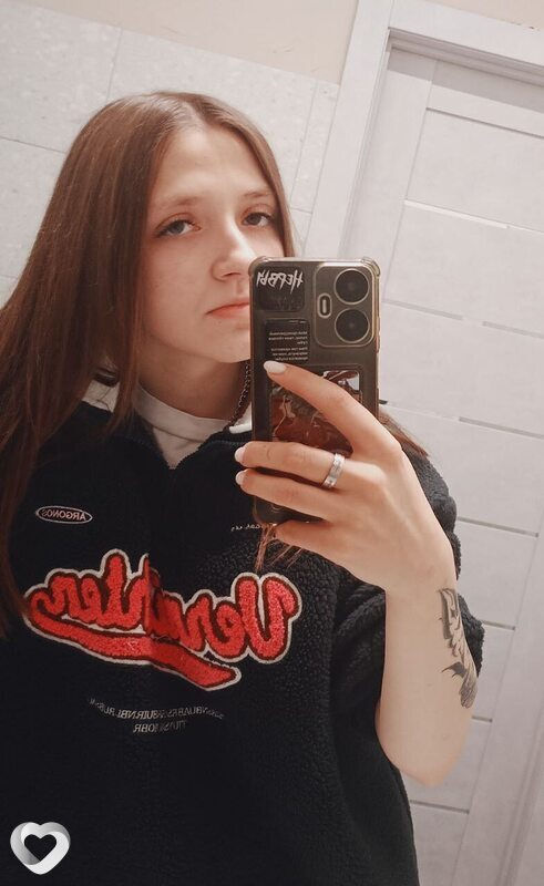 Карина, 20, Горно-Алтайске — анкета №3930769