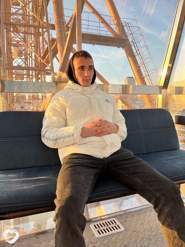Валентин, 21, Новосибирске — анкета №3933655