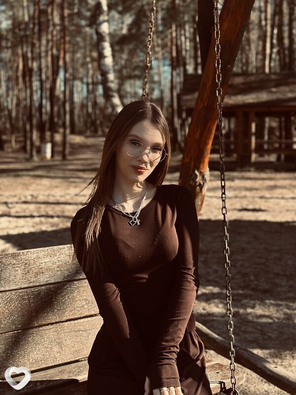 Танюша, 19, Ровно — анкета №3939944